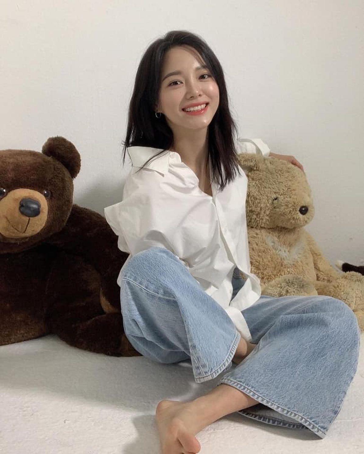 화이트 셔츠에 데님🤍+👖 이미지