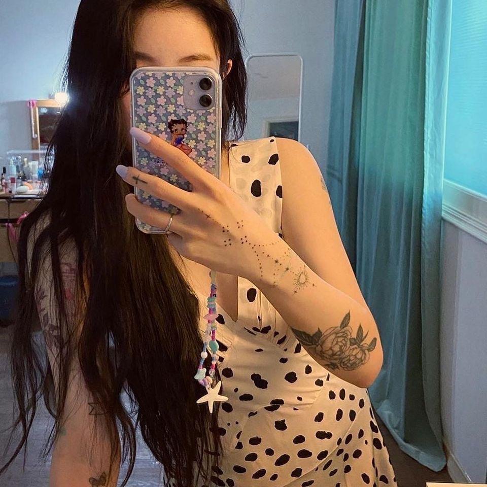 타투가 늘어도 청순한 백예린🖤 이미지"