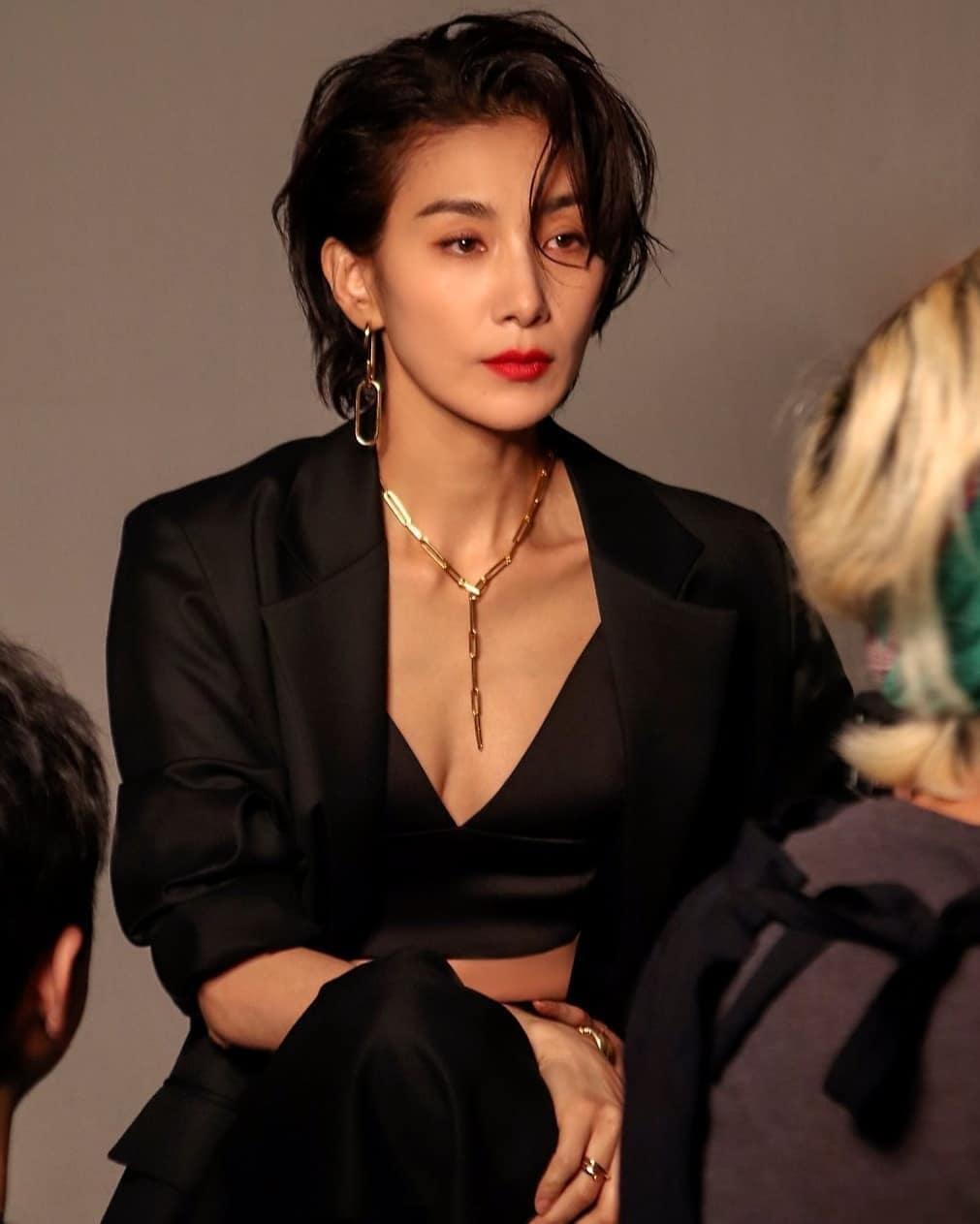 여전한 걸크러쉬 배우 김서형📸 이미지