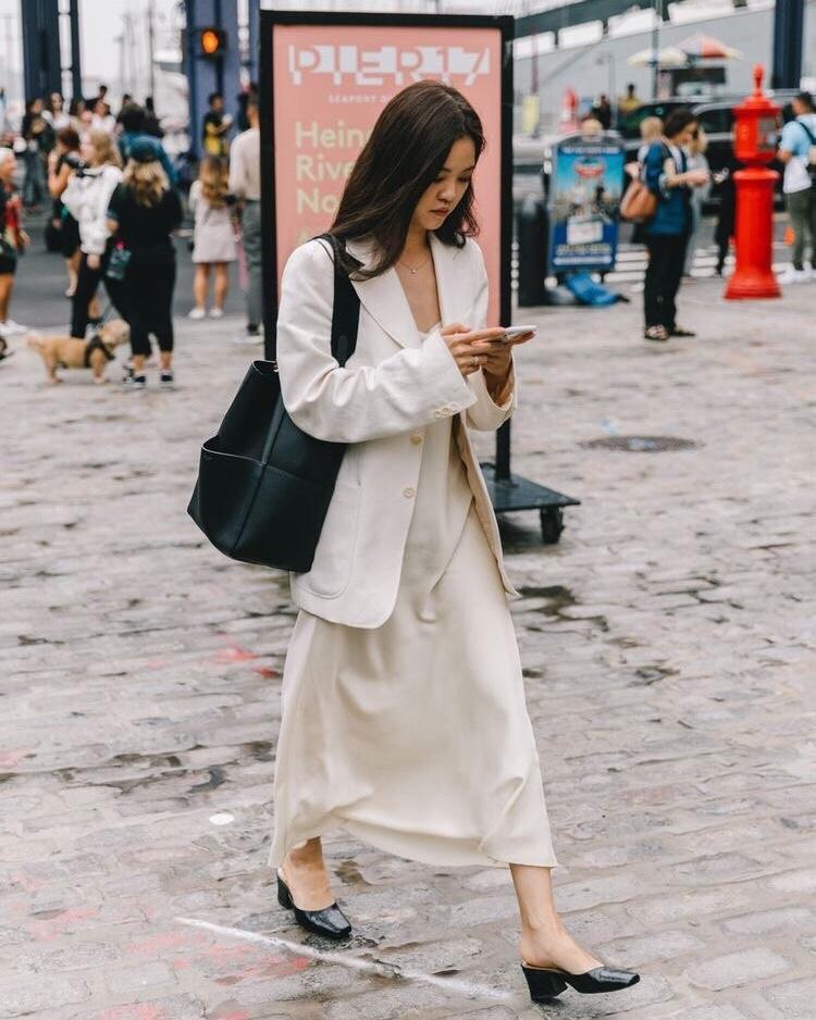 요즘 필수 화이트 자켓🏳️ 이미지