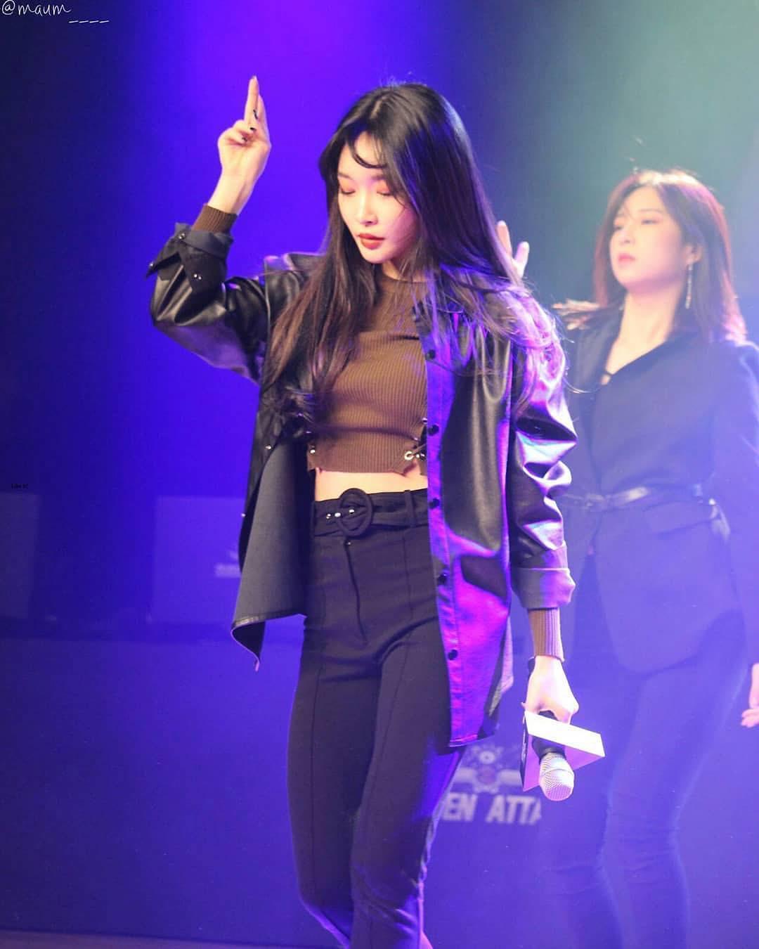 다 이쁜 춤꾼 청하 💃 이미지