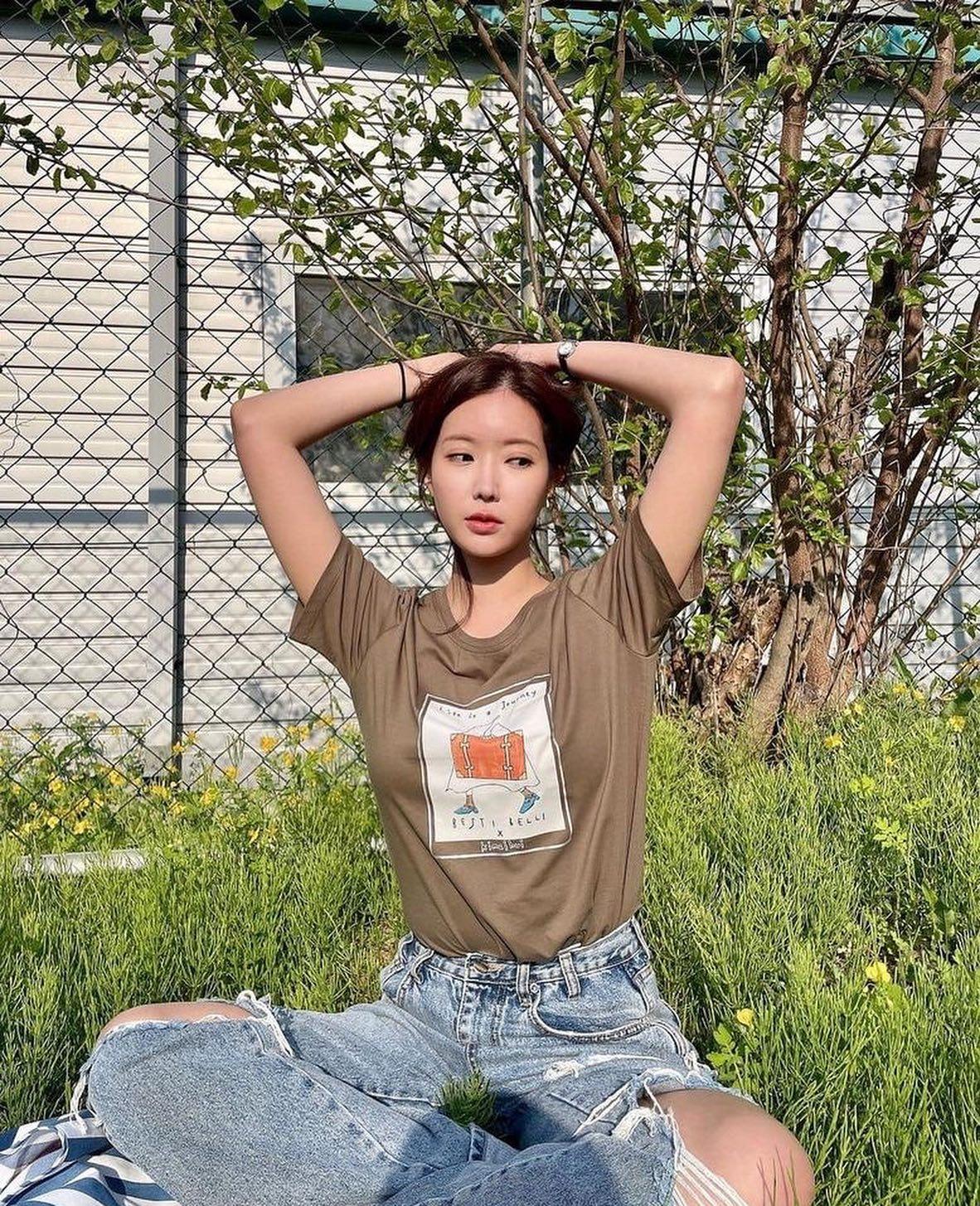 티셔츠에 청바지👍🏻 이거지❤️ 이미지"