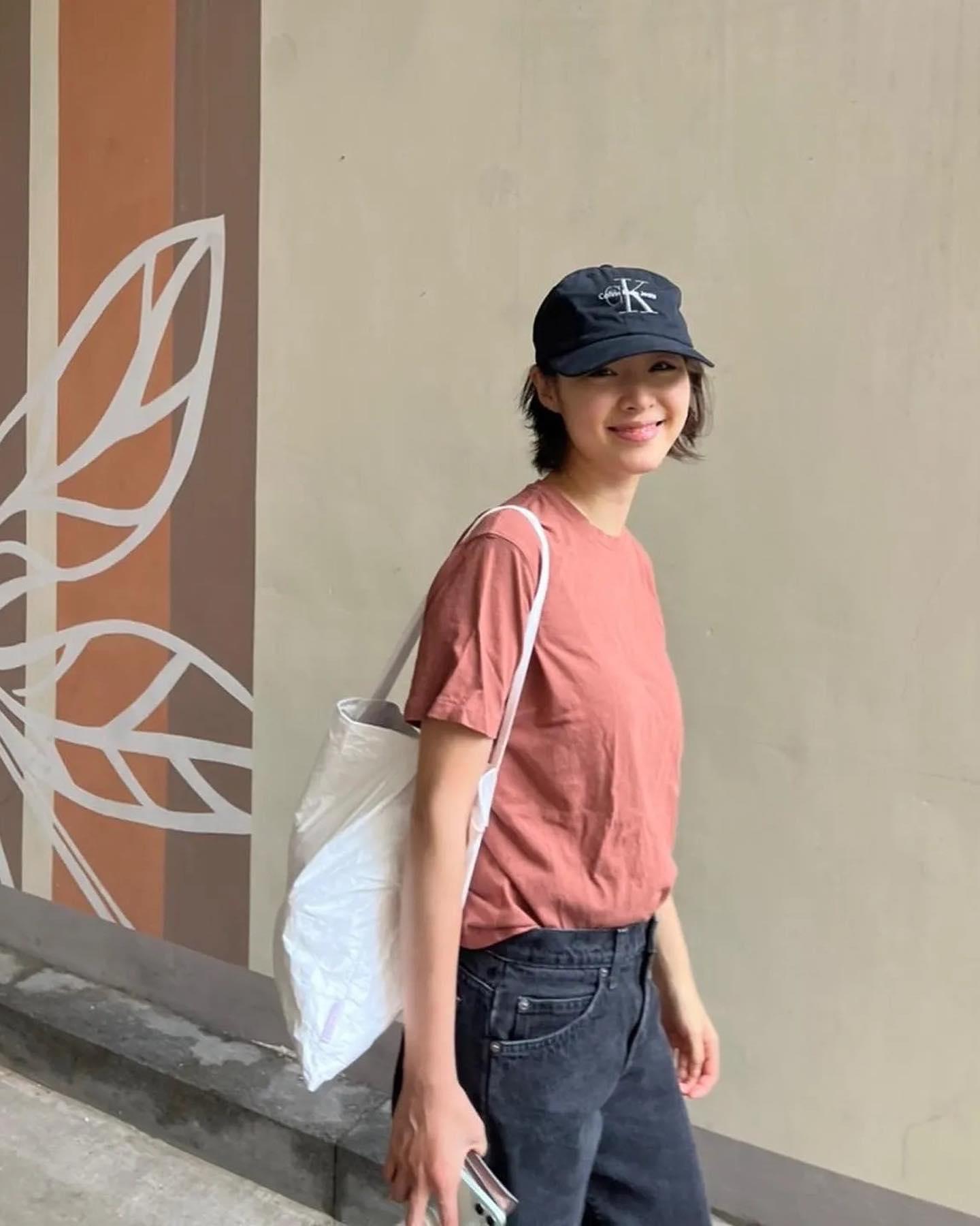 언니들의 네이비 볼캡 여름맛🧢💙 이미지