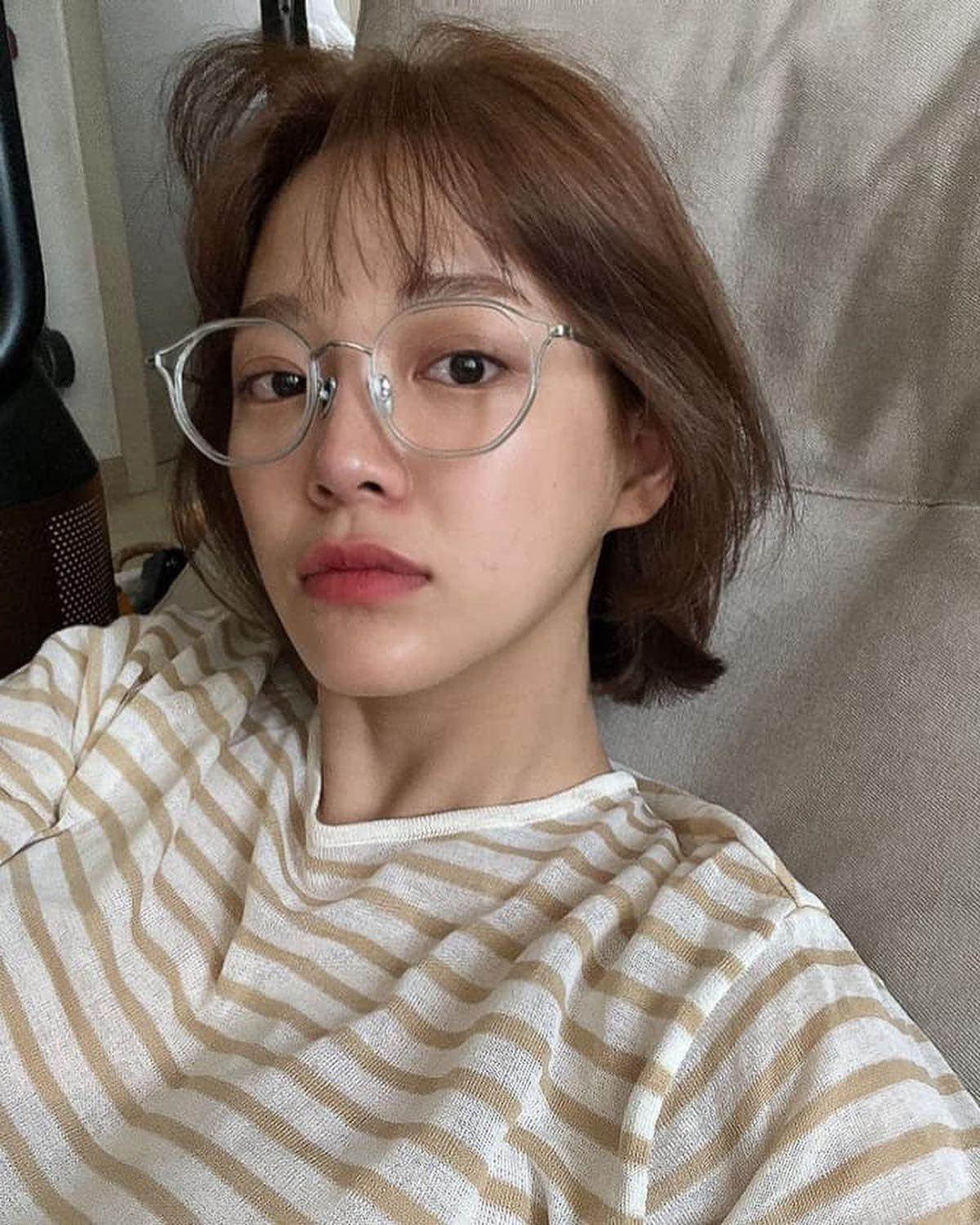 심심할땐 안경으로 포인트🤓🤍 이미지
