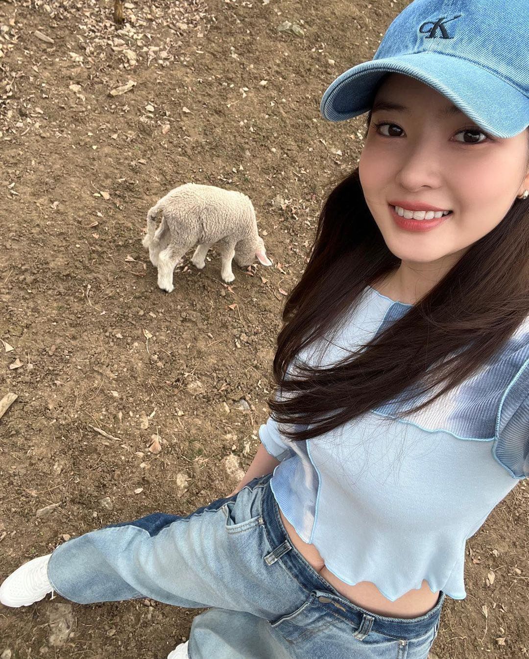 데님 모자로 힙한 무드 UP💙🧢 이미지