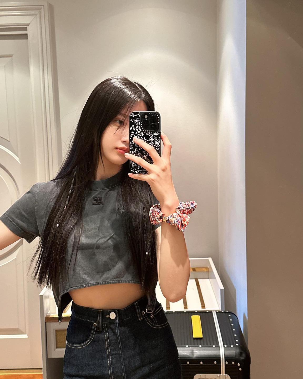 톤다운이 끌리는 요즘🖤@흑발 이미지"