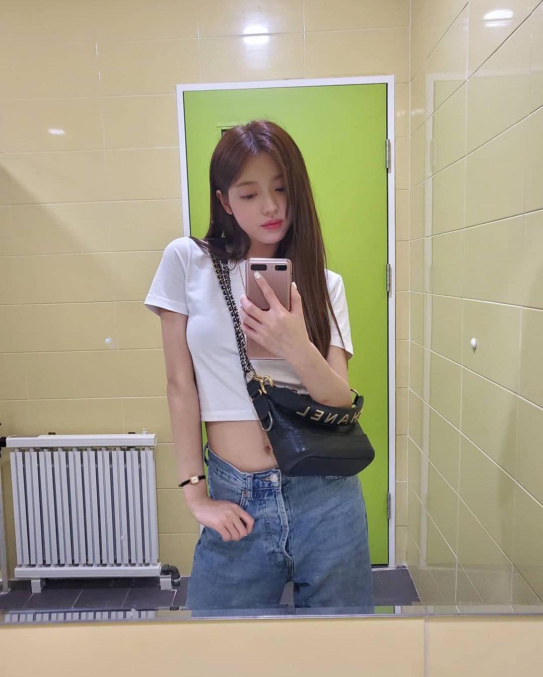 캐주얼하게 청바지+샤넬백👖👜 이미지