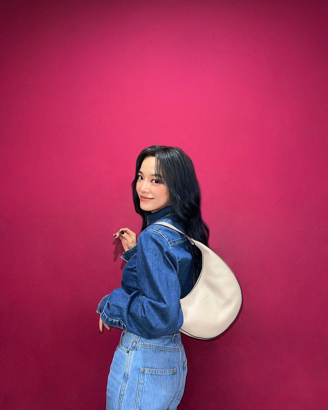 언니들 무드🤍🖤롱샴 로조 호보백
세련된 가을 포인트룩으로 딱이야👜@탐나 #광고 이미지