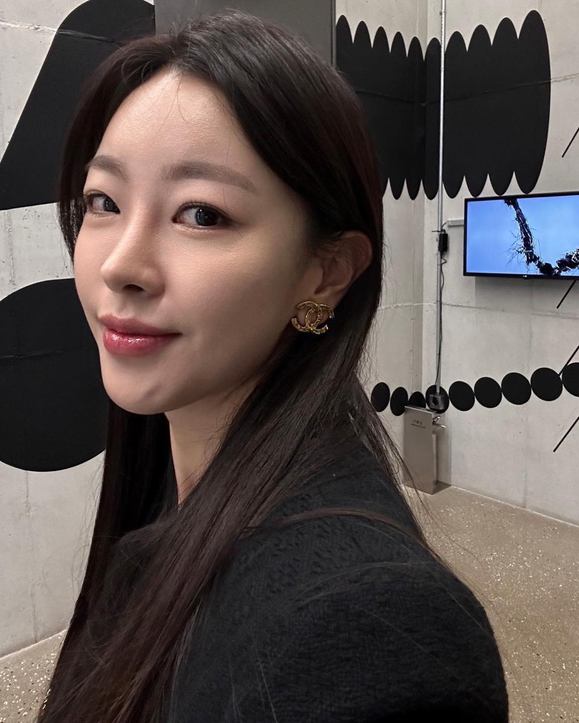 시선강탈👀 샤넬 로고 귀걸이🖤 이미지"