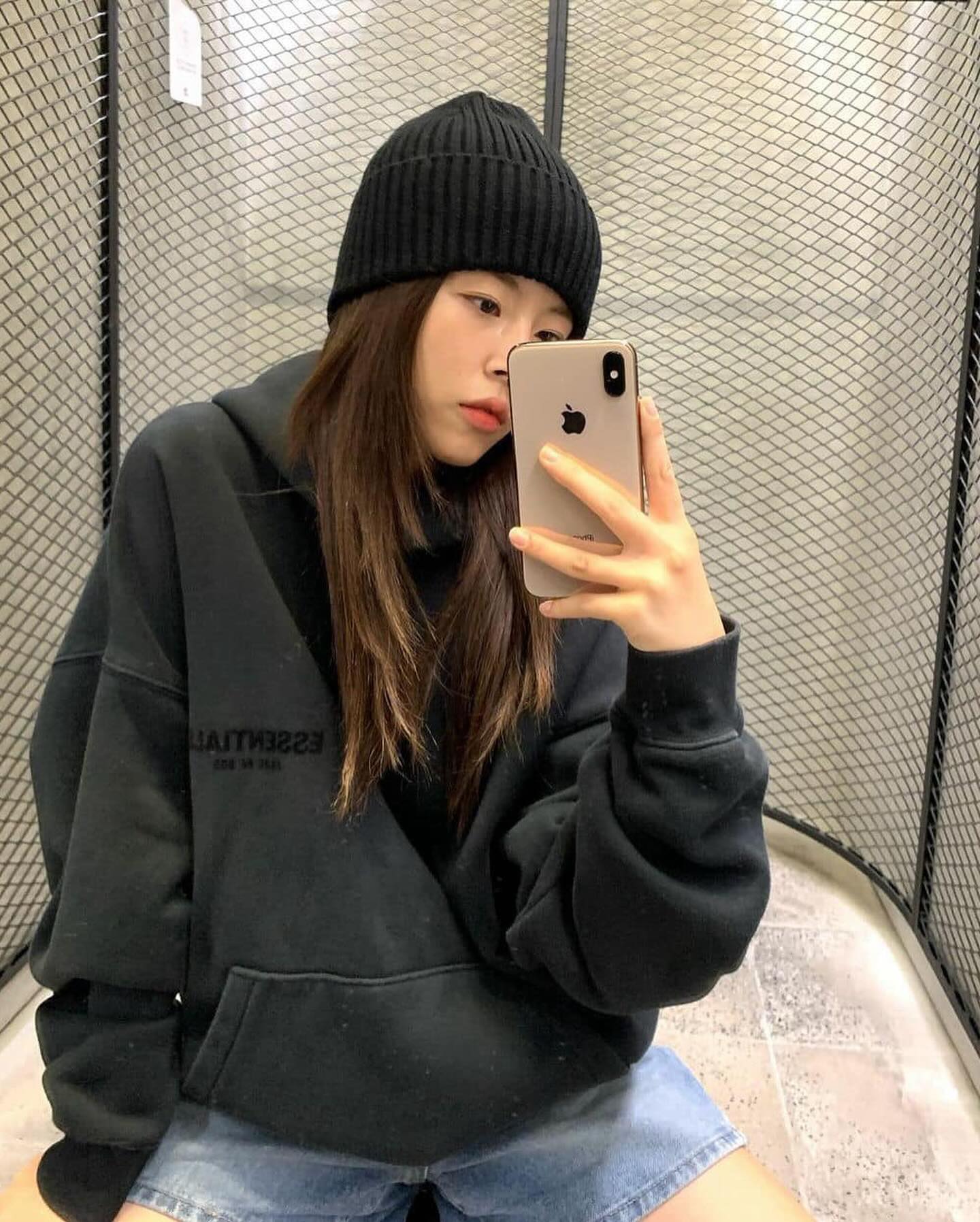 시크미 더하는 검정비니🖤 이미지"