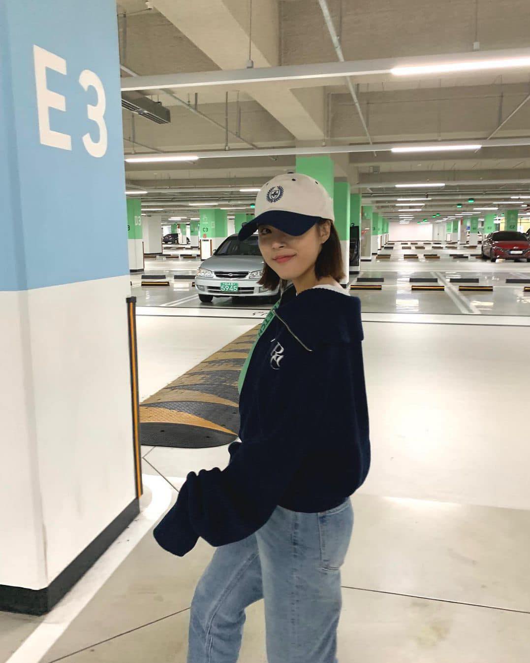 니트에 볼캡 포근한 조합🧶🧢 이미지