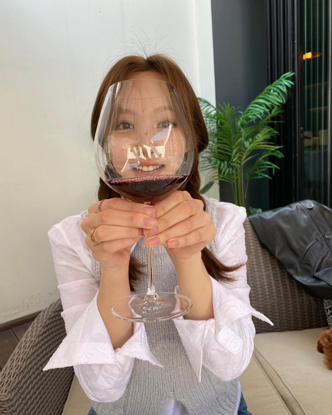 연말에 잔든건 포즈 필수잖아🍷📸 이미지3