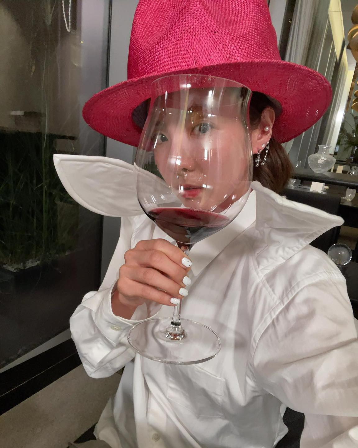 연말에 잔든건 포즈 필수잖아🍷📸 이미지5