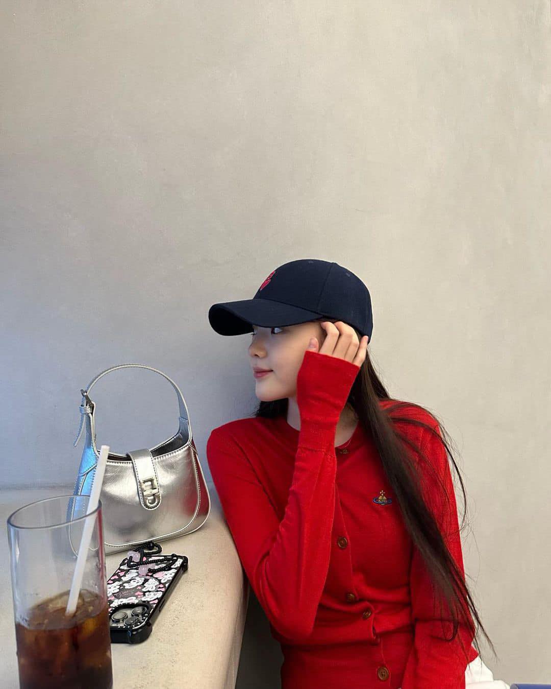 연말 데일리템은❤️🧶레드 니트 이미지