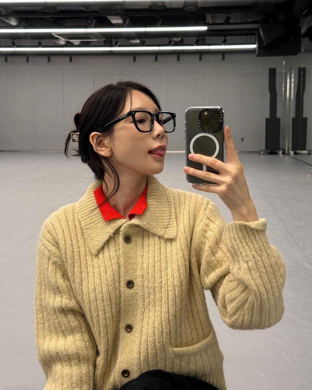 깔끔단정 카라니트👔🧶@입자 이미지