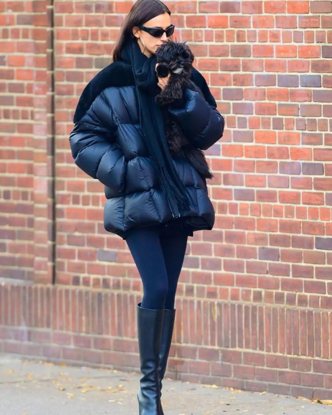 패딩에 목도리까지 필요한 날씨🥶 이미지