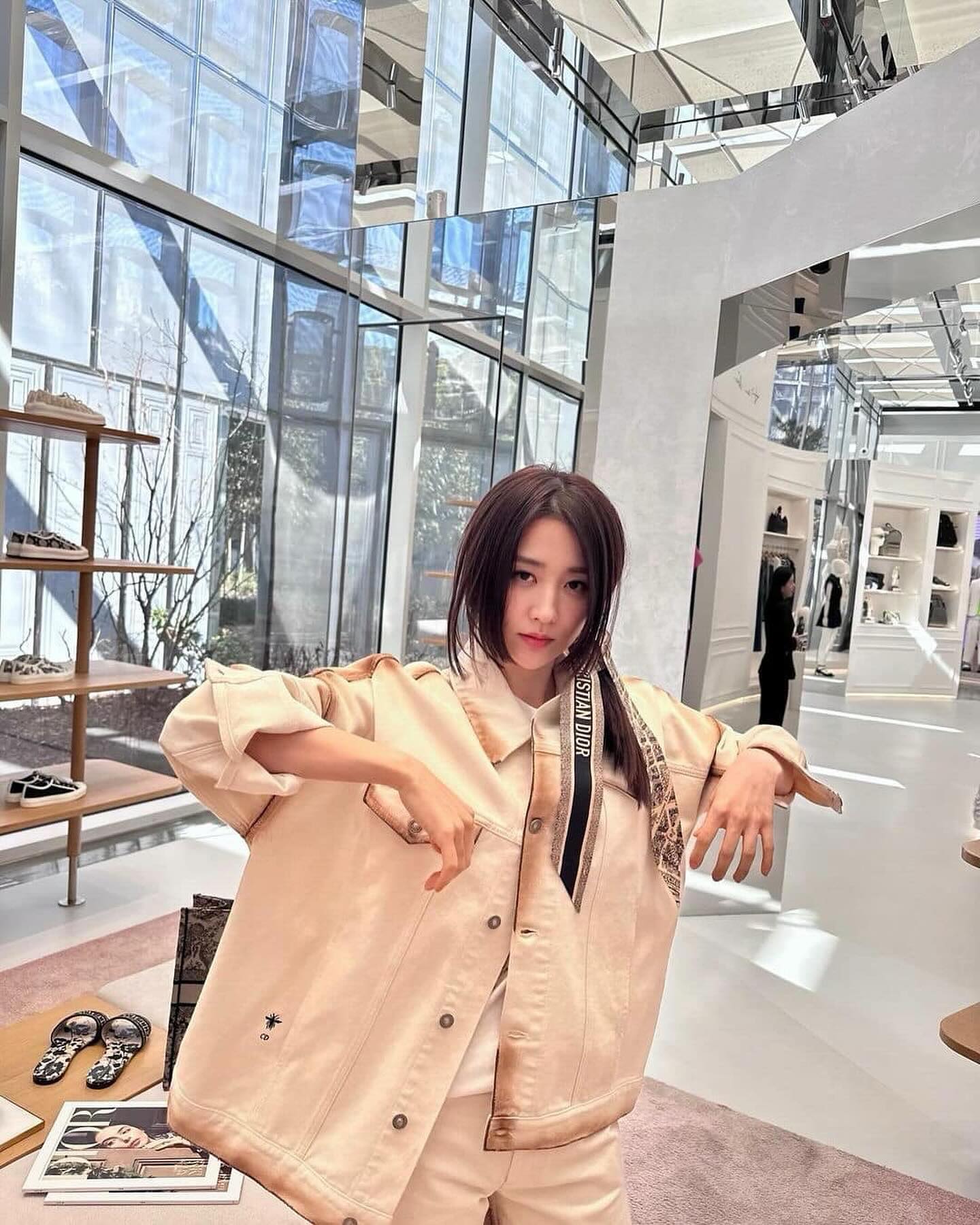 봄헤어 포인트로 스카프 활용🪄 이미지"